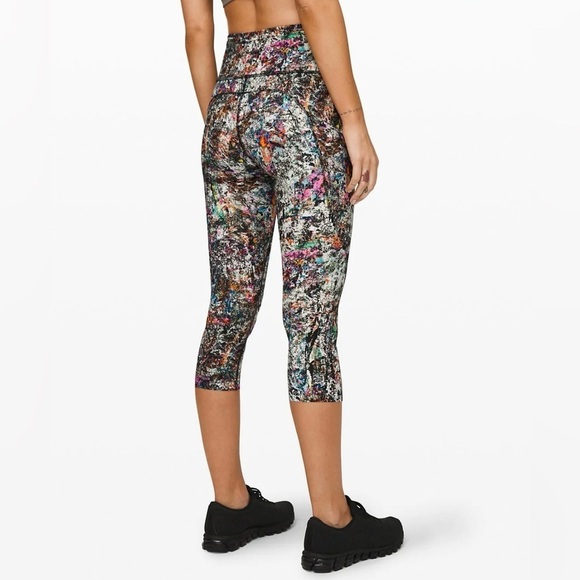 Lululemon “Fast and Free” High rise cropped 23” legging in vibrant multicolor - Picture 2 of 7